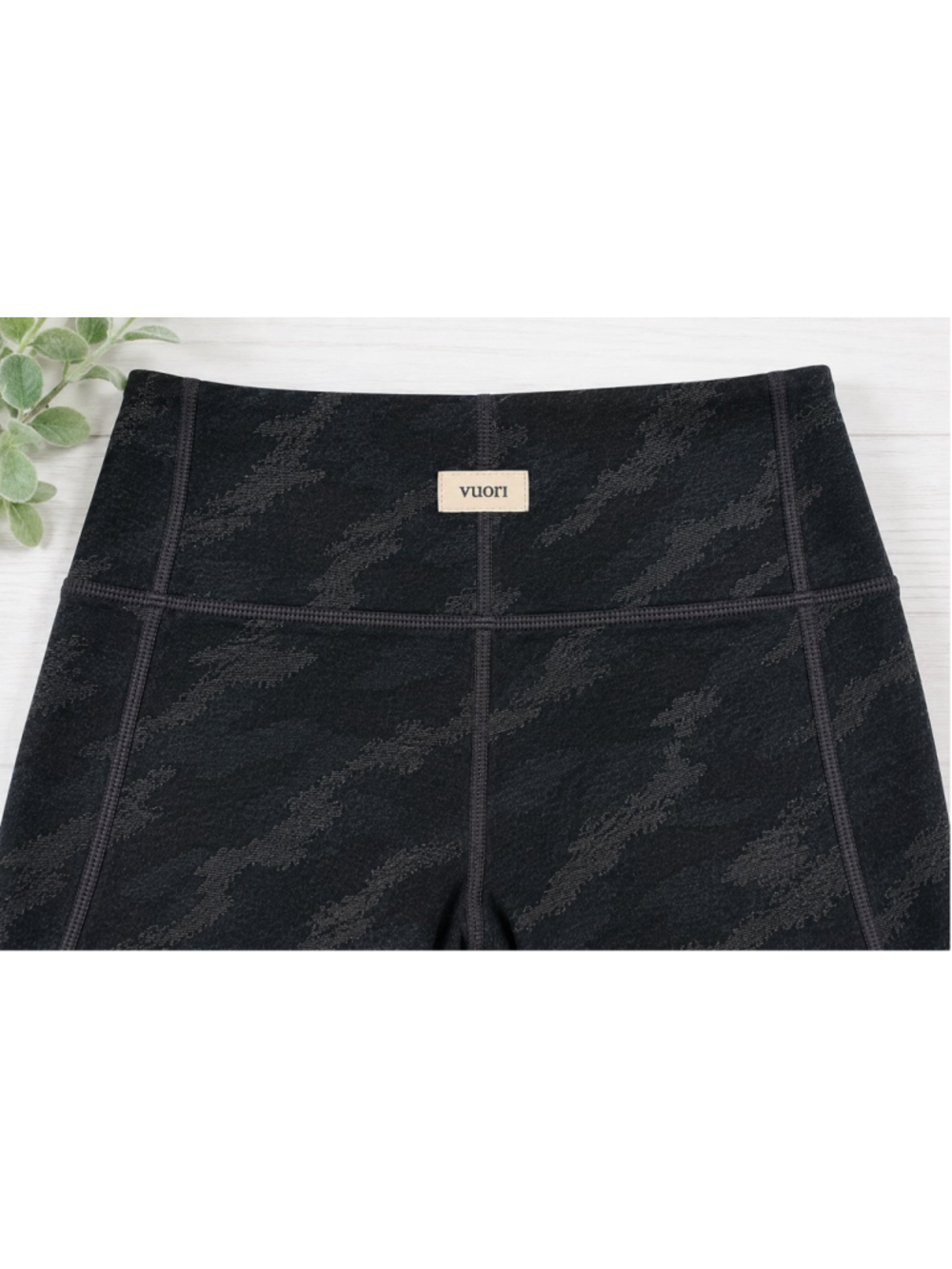 Vuori The Rise The Shine Leggings XS Black Camo High Rise Pockets - Picture 3 of 8